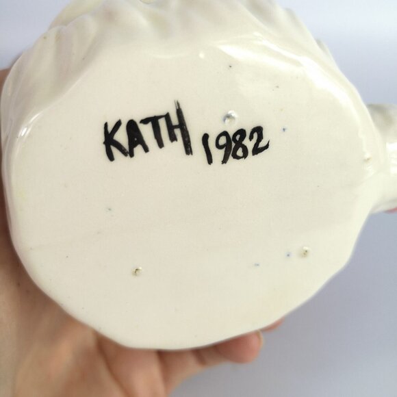 Vintage Ceramic Santa Christmas Mug Hand Painted Eyelashes Rosy Cheeks '82 Retro - Picture 9 of 9